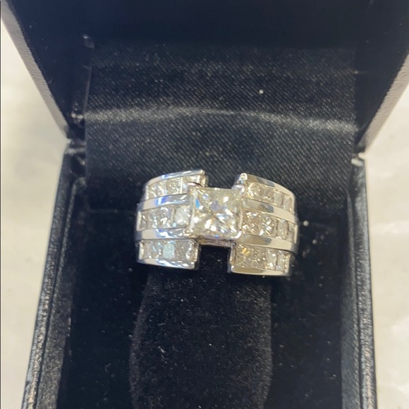 18K Gold Diamonds Bridal Set - Picture 2 of 8